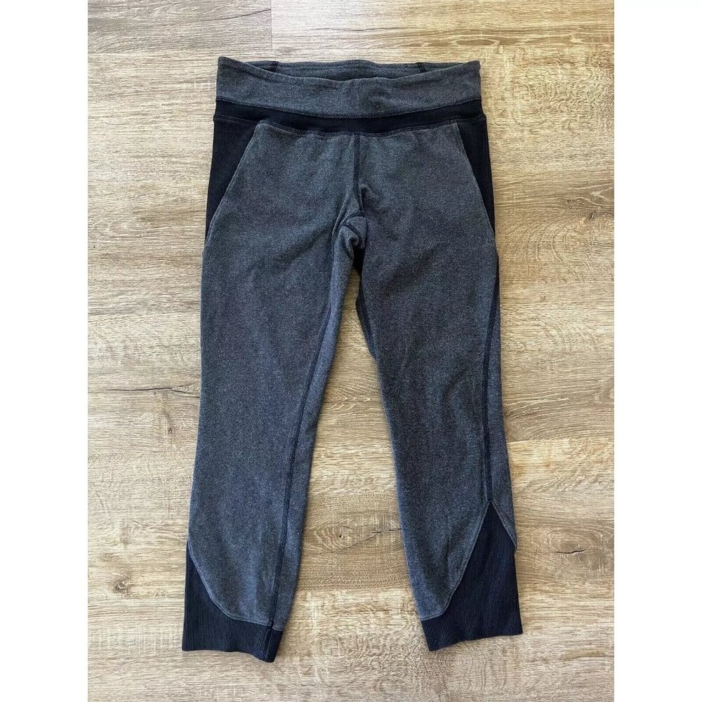 Lululemon grey and black capri legging size 6